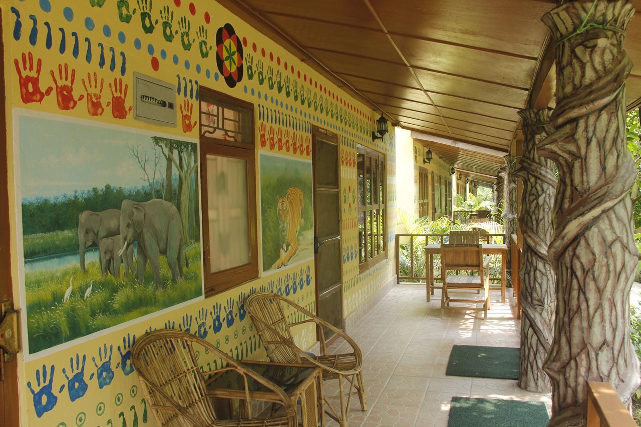 Rhino Land Jungle Lodge Sauraha Eksteriør bilde